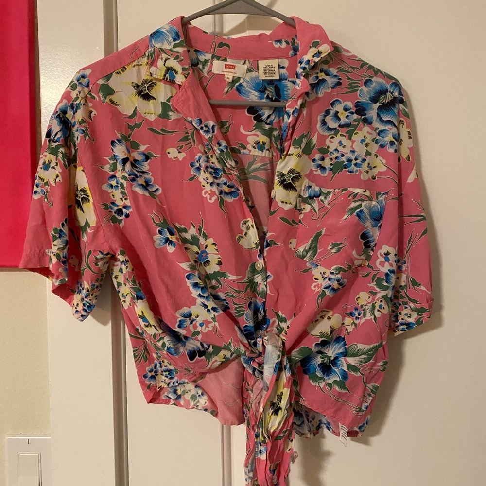 Levi’s Hawaiian crop top